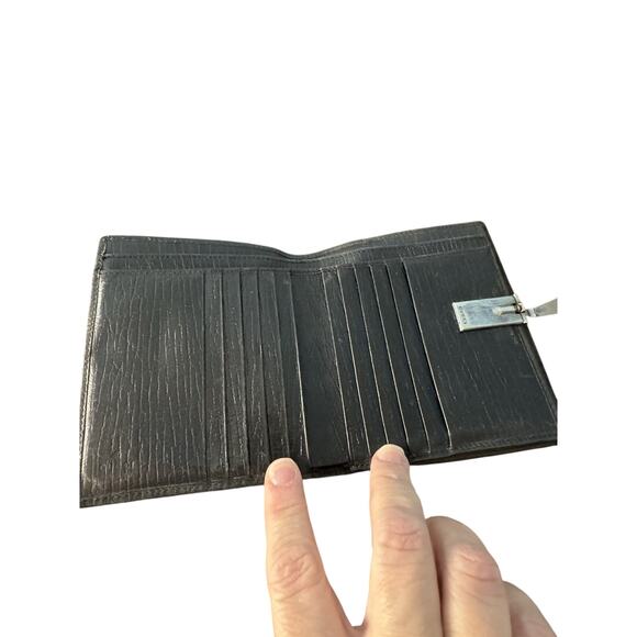 Authentic GUCCI Leather Black Bi-fold C Clasp Wallet W/Box - Picture 4 of 9